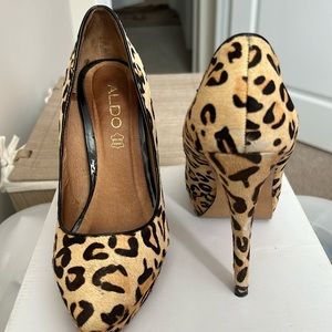 Leopard print pumps